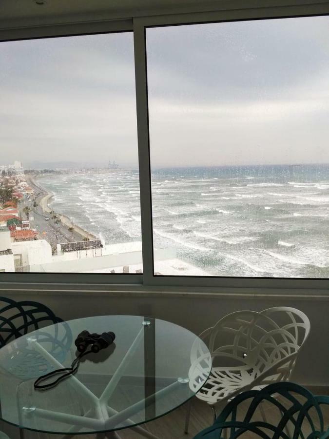 Luxury Penthouse 1Br-Seafront-Seasonal Pool-Central Larnaca Eksteriør billede