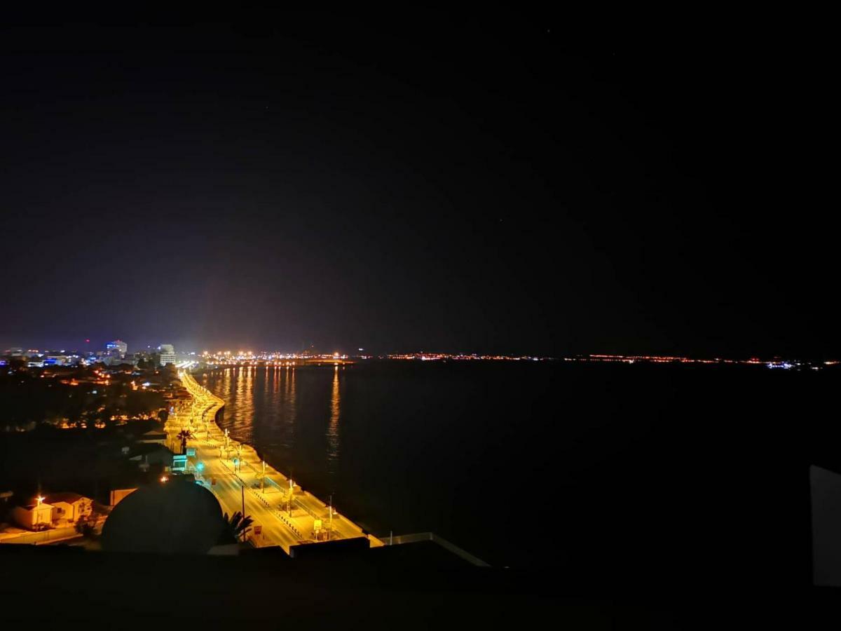 Luxury Penthouse 1Br-Seafront-Seasonal Pool-Central Larnaca Eksteriør billede