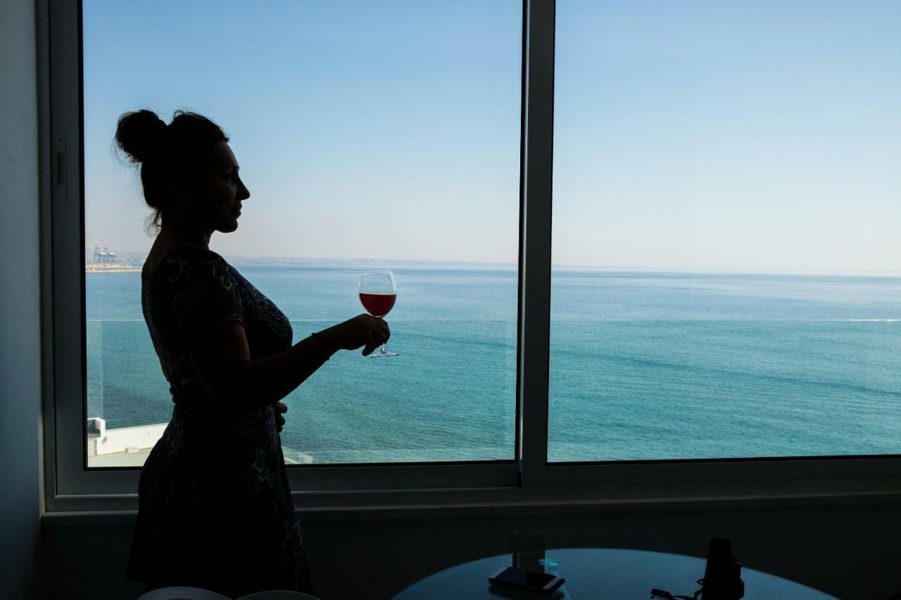 Luxury Penthouse 1Br-Seafront-Seasonal Pool-Central Larnaca Eksteriør billede